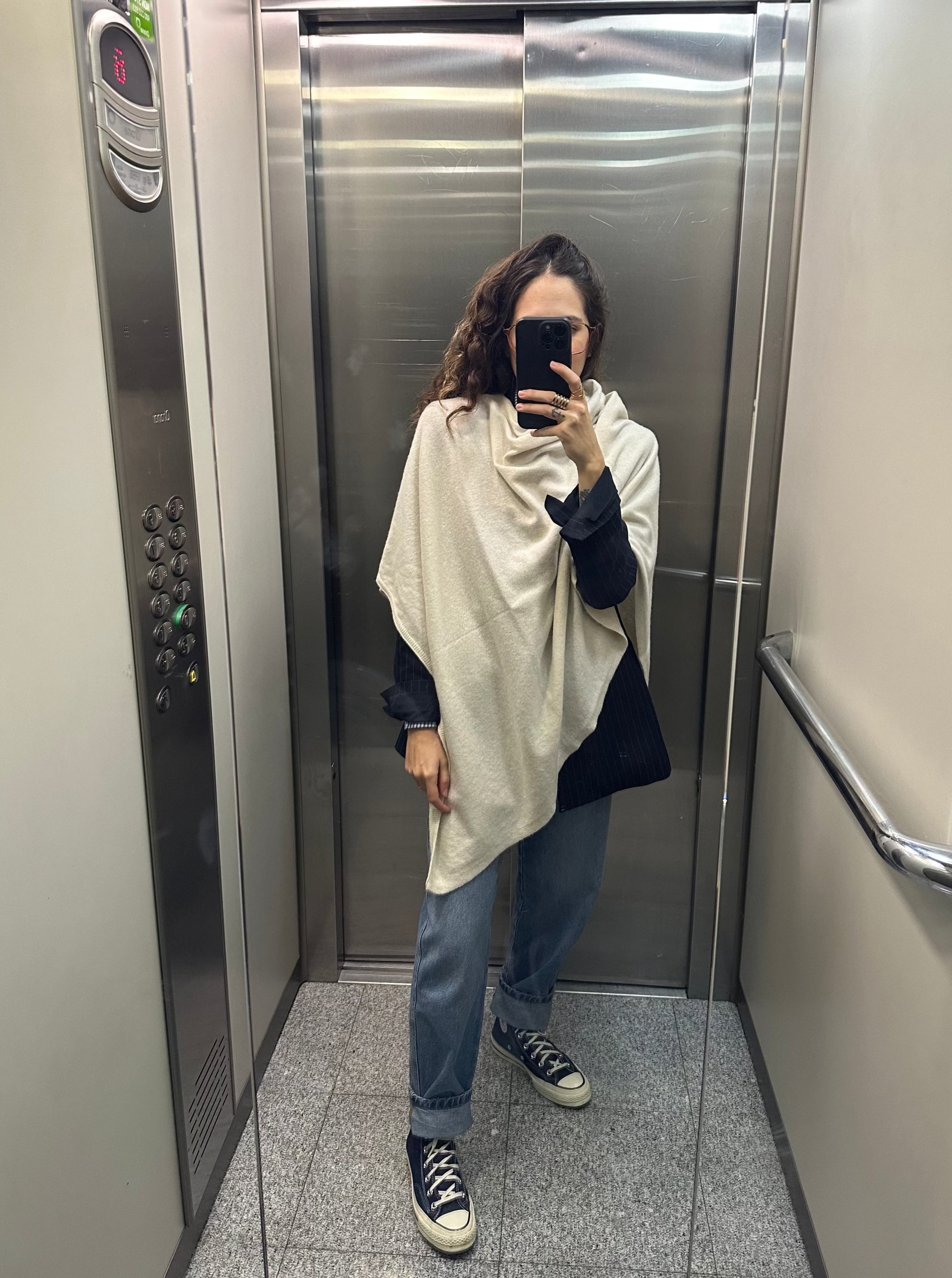 Poncho blanco roto 1