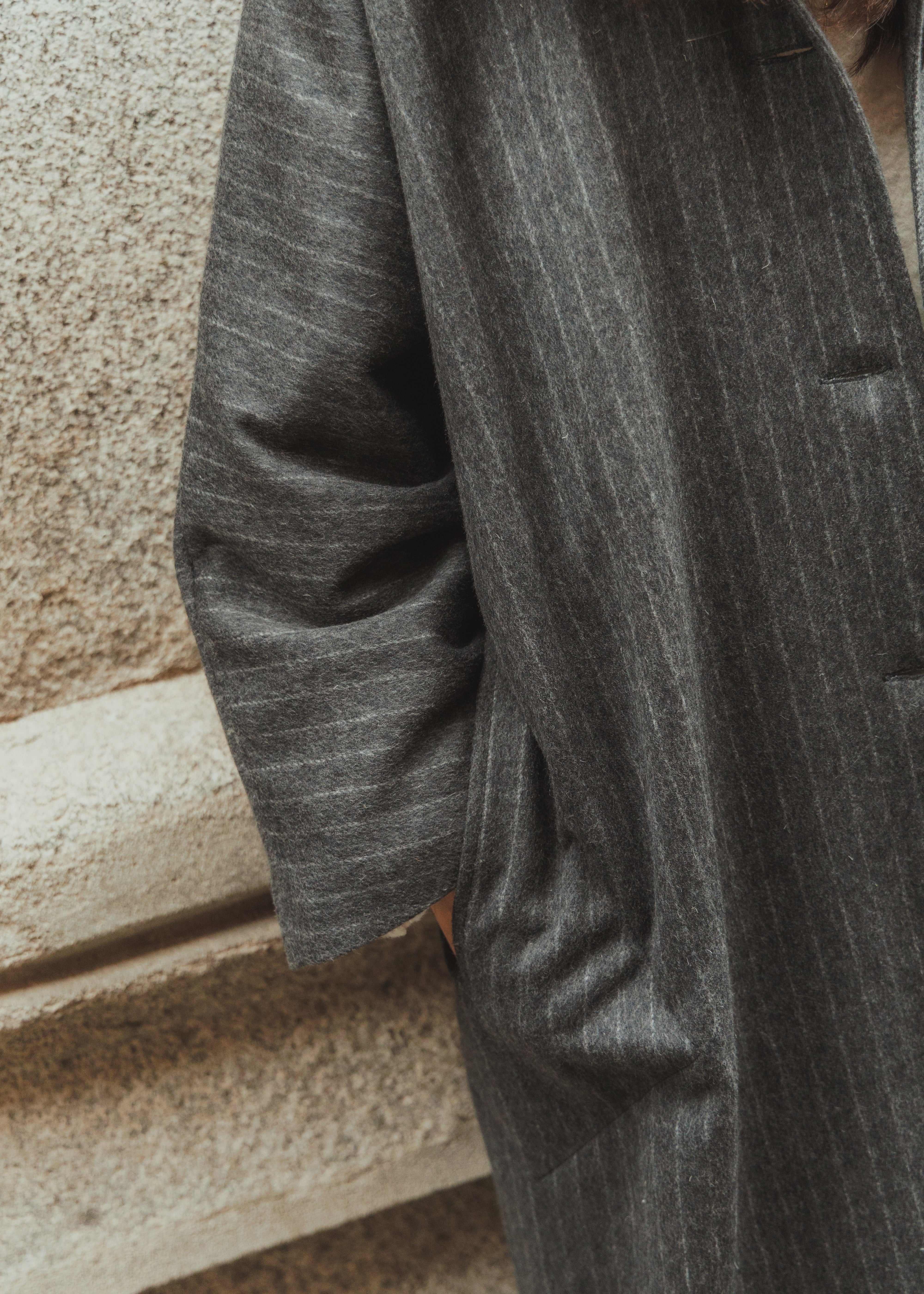 ABRIGO PILAR LANA GRIS CON RAYA DIPLOMATICA